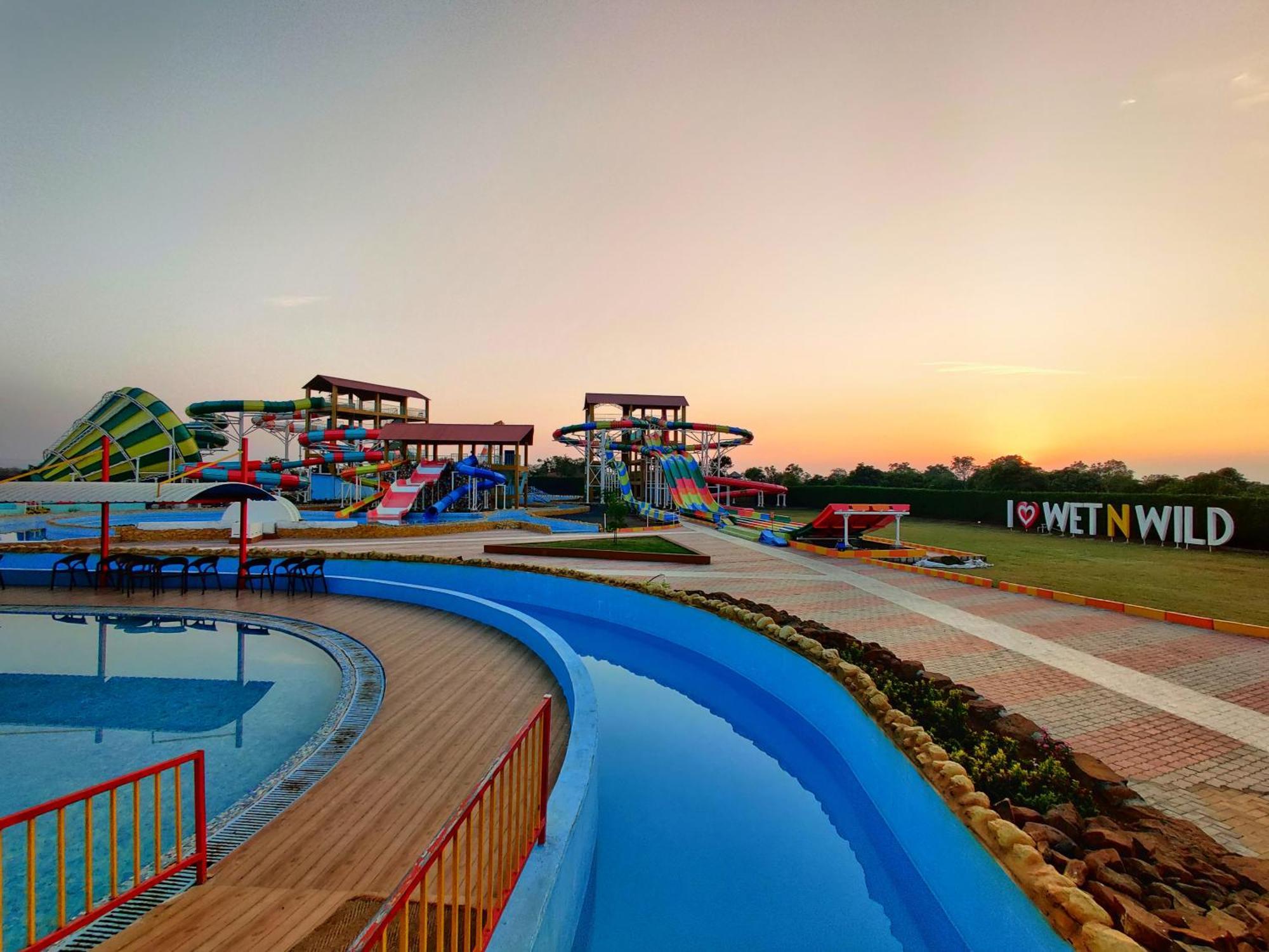 Wet N Wild Water Park & Resort Mendarda Exterior foto